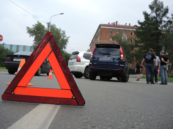 Брошенные авто во дворе: могут ли жильцы убрать машины сами